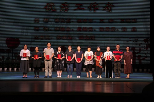 20获奖教师合影_调整大小