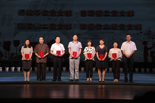 24获奖教师合影_调整大小