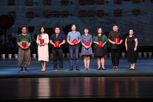 26获奖教师合影_调整大小