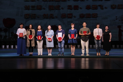 27获奖教师合影_调整大小