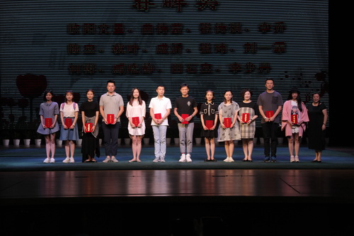 28获奖教师合影_调整大小