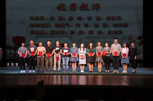 34获奖教师合影_调整大小