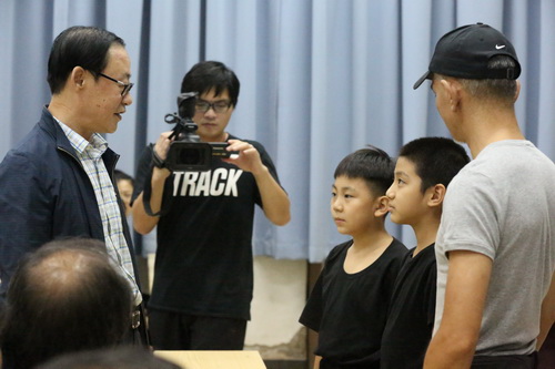 10领导慰问学生_调整大小