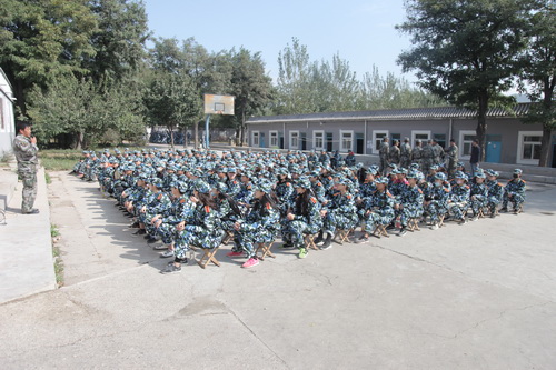 2军训教官进行消防知识宣讲_调整大小