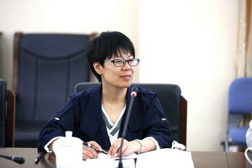 10两校教师进行讨论交流_调整大小