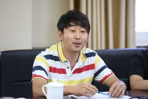 12两校教师进行讨论交流_调整大小