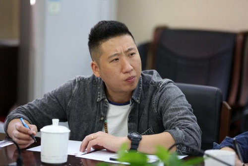 14两校教师进行讨论交流_调整大小