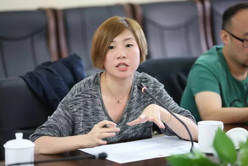 16两校教师进行讨论交流_调整大小