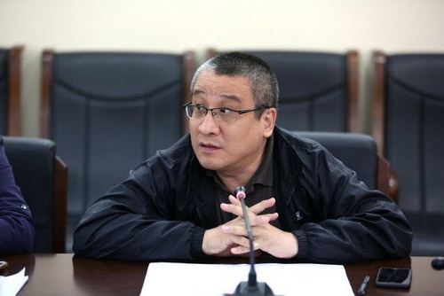 20两校教师进行讨论交流_调整大小