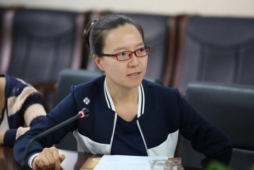 22两校教师进行讨论交流_调整大小