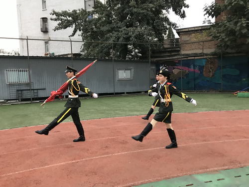 3护旗手出旗_调整大小