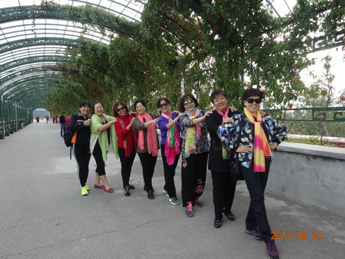 5.戏校部分老干部合影_调整大小