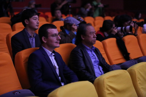 3观看舞蹈系毕业演出汇报彩排_调整大小