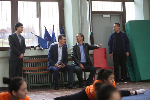 4观看京剧基功课_调整大小