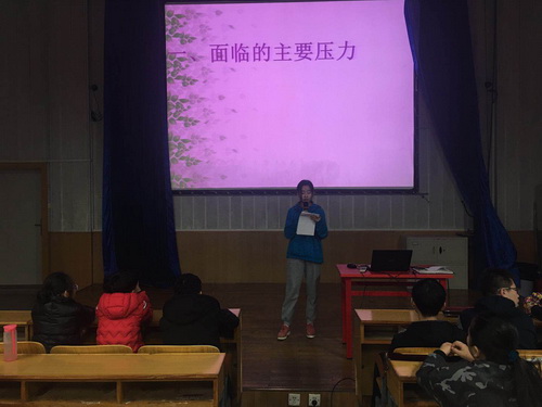 3 二年级同学做经验交流_调整大小
