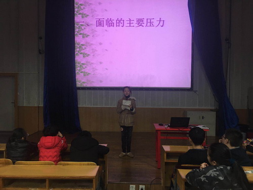 4 三年级同学做经验交流_调整大小