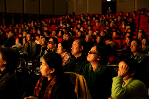 20演出现场_调整大小