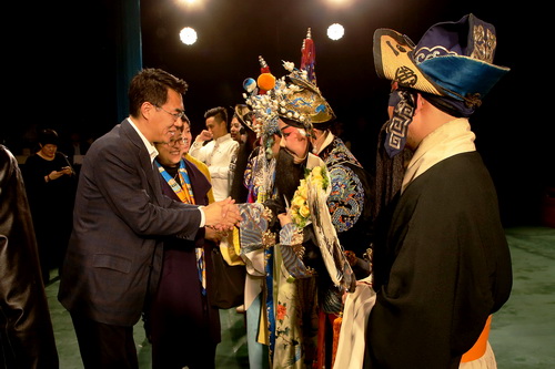 22院领导慰问演员_调整大小