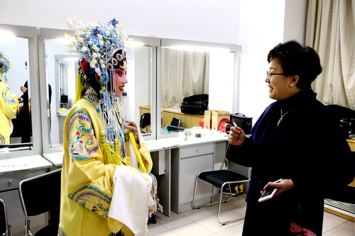 23院领导慰问演员_调整大小