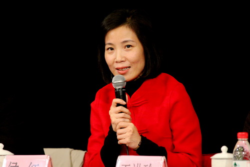 17中国评剧院书记侯  红_调整大小