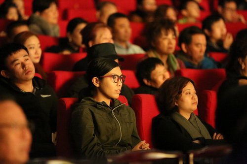 16演出现场_调整大小