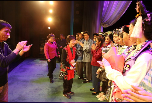 11领导慰问演员_调整大小