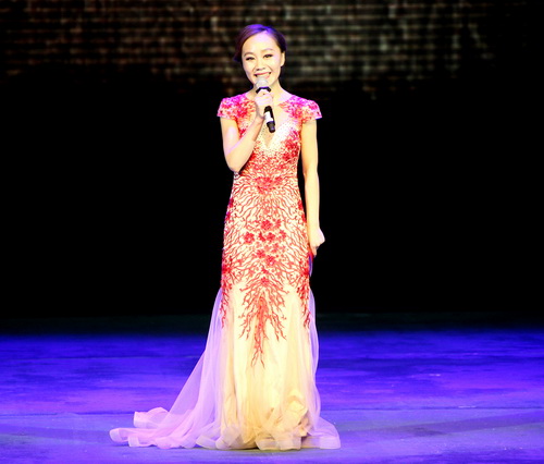 1主持人_调整大小