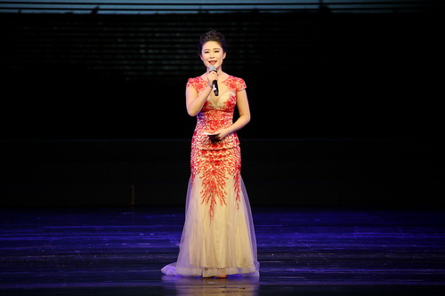 1主持人李洋_调整大小