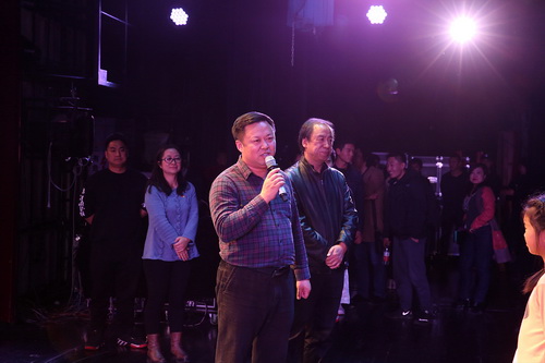 16领导慰问演员_调整大小