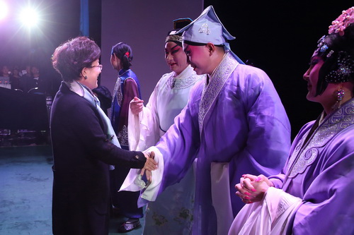 8领导慰问演员_调整大小