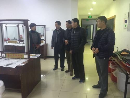 局领导检查学院安全工作3_调整大小