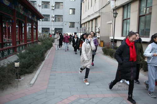 10、学生逃生演习_调整大小