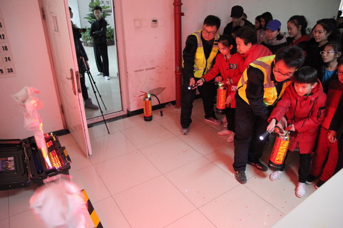 14、学生消防灭火器模拟实操_调整大小