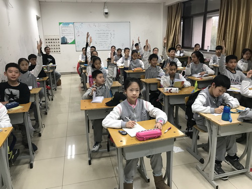 6民舞2017班_调整大小