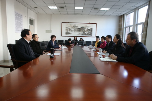 12.演出前领导们座谈_调整大小