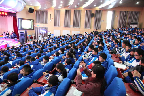 9.河北保定师范学院附属学校学生_调整大小