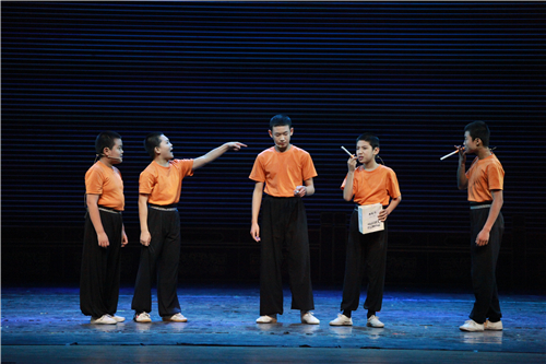 12京表2016班-《校园叙事-向香烟告别》