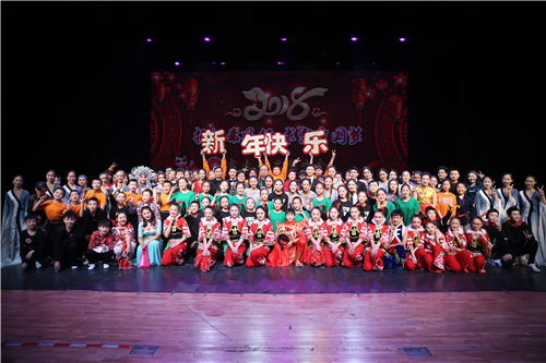 28全体演员与院领导合影