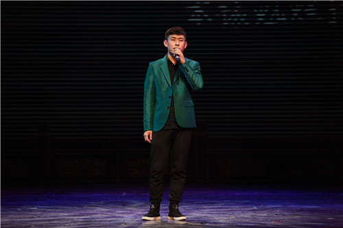 10、高职音乐2015班《像我这样的人》