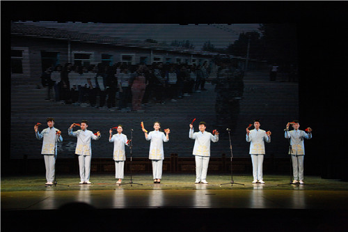 16、高职曲艺2017班《军训赞歌》