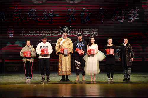 20、副院长黄珊珊抽取二等幸运奖