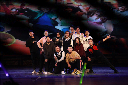 23、高职音乐2015班《歌舞青春》