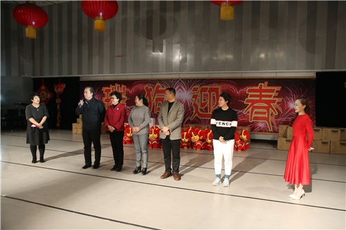 2学院领导为大家奉上了节日问候