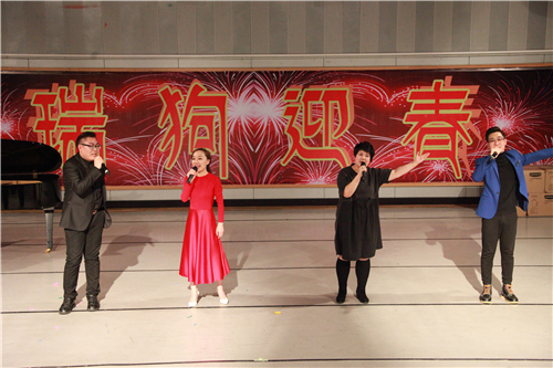 13表演唱《相亲相爱》