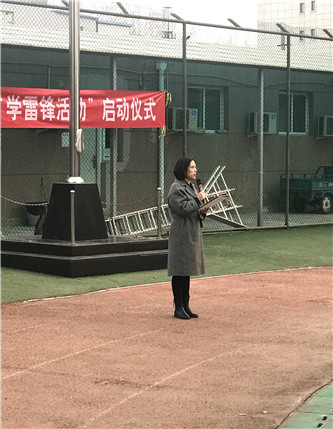 7学生处公寓负责人盛辉老师通报学雷锋活动宿舍卫生大扫除情况