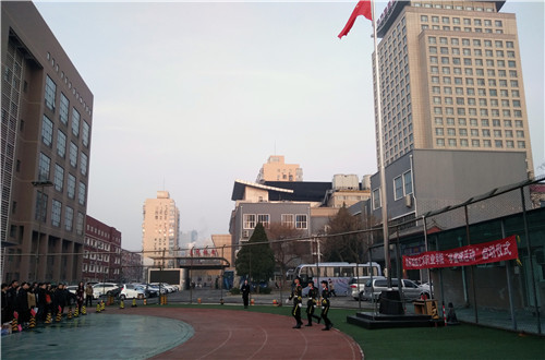 3.护旗队员退场