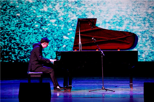 1 90后音乐界新秀杨闿运