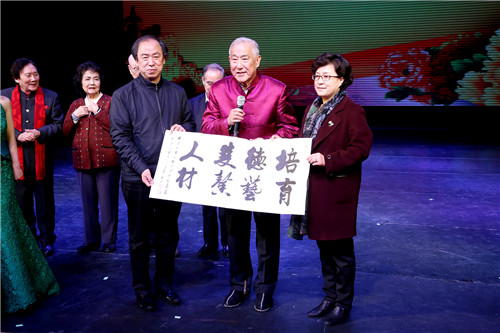 15爱新觉罗．启骧先生为我院题词