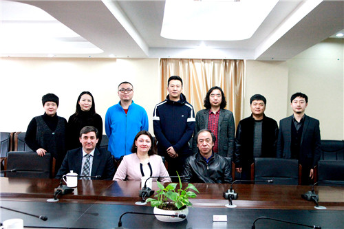 11参加座谈会的全体人员合影