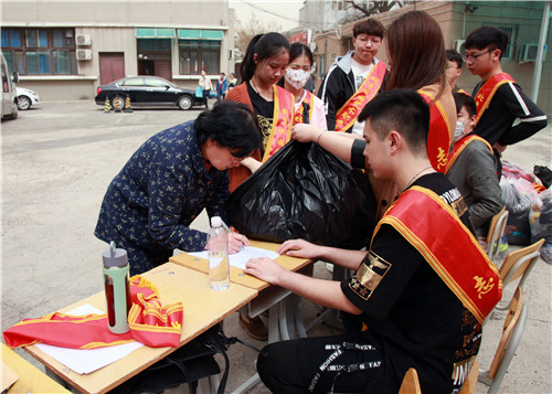 4-2.师生积极参加捐赠活动